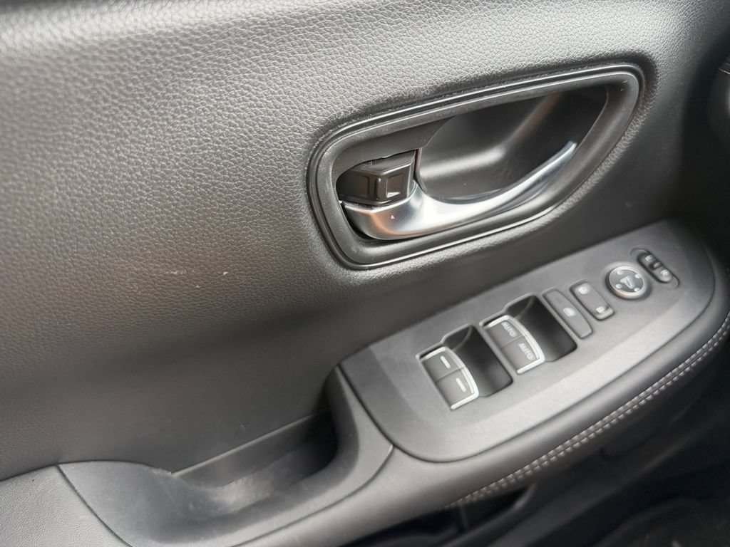 Used 2027 Honda HR-V EX-L image 16