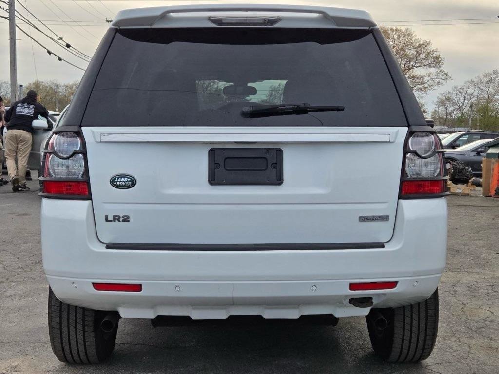 Used 2011 Land Rover LR2 HSE AWD/4WD image 4
