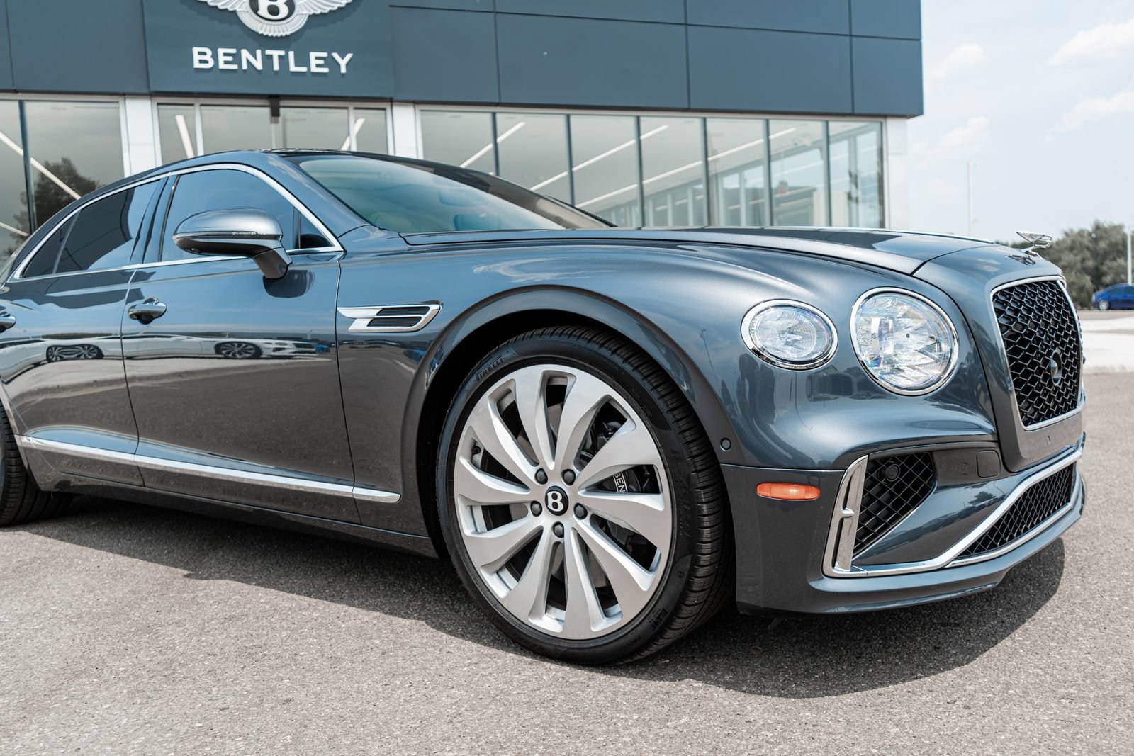 Certified 2026 Bentley Flying Spur Plug-In Hybrid AWD/4WD image 18
