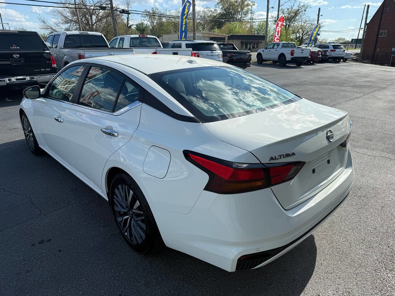 Used 2025 Nissan Altima 2.5 SV image 6