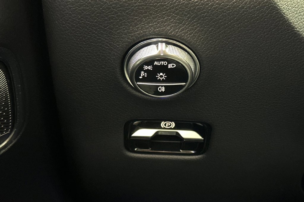 Used 2023 Mercedes-Benz GLC 300 4MATIC image 34
