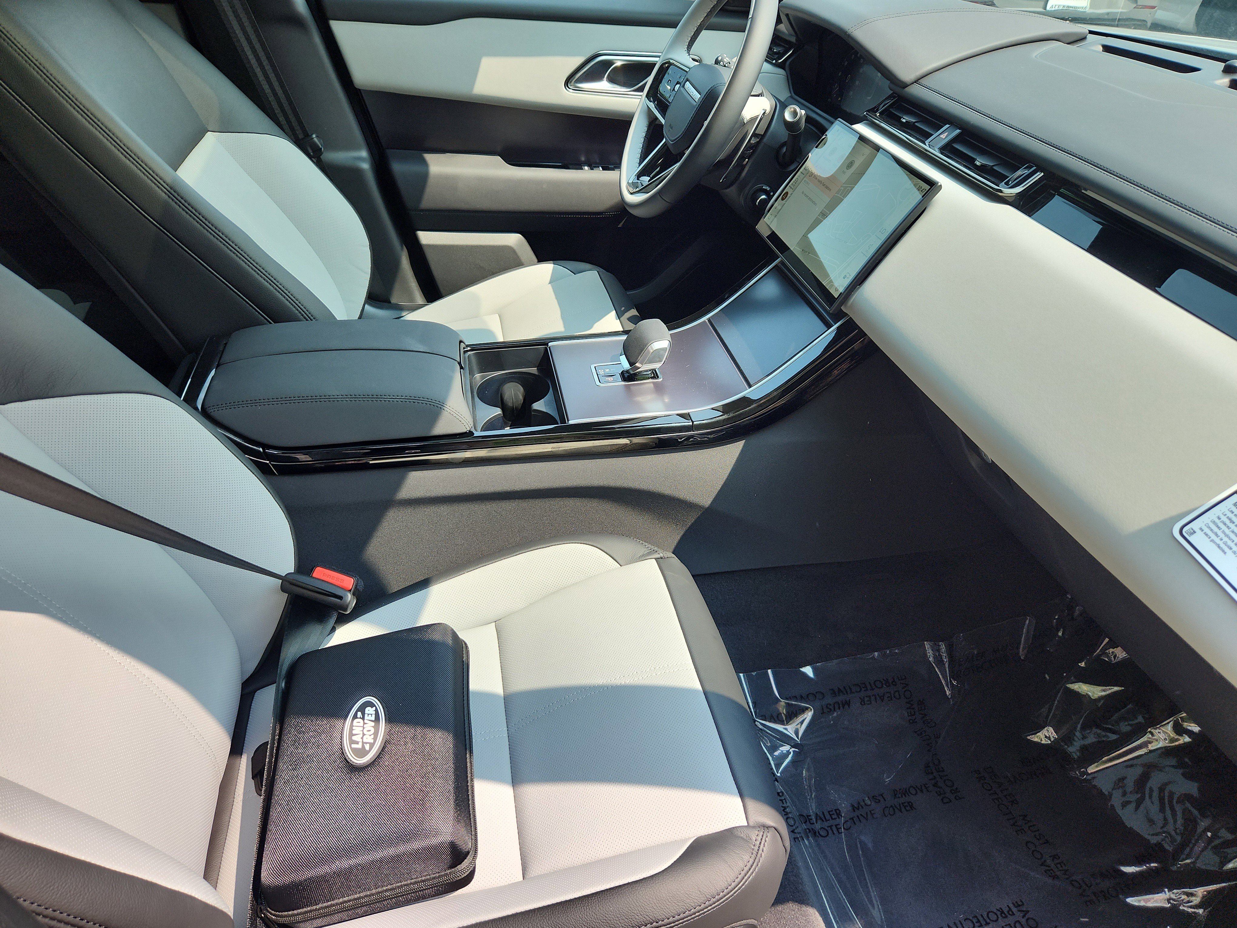 Used 2026 Land Rover Range Rover Velar Dynamic SE image 3