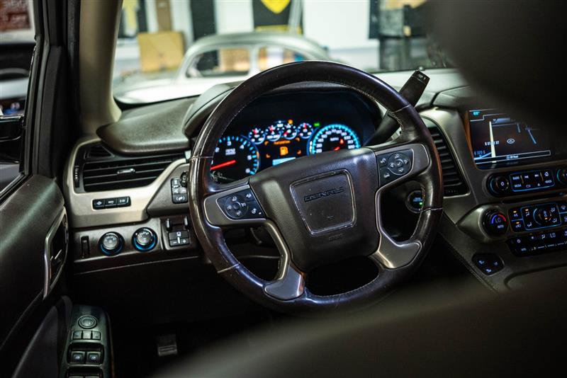 Used 2018 GMC Yukon Denali w/ Denali Ultimate Package AWD/4WD image 16