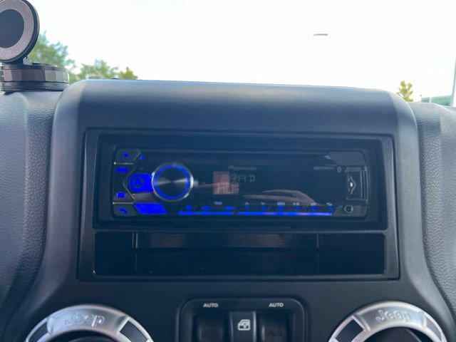 Used 2011 Jeep Wrangler Sahara w/ Connectivity Group AWD/4WD image 17