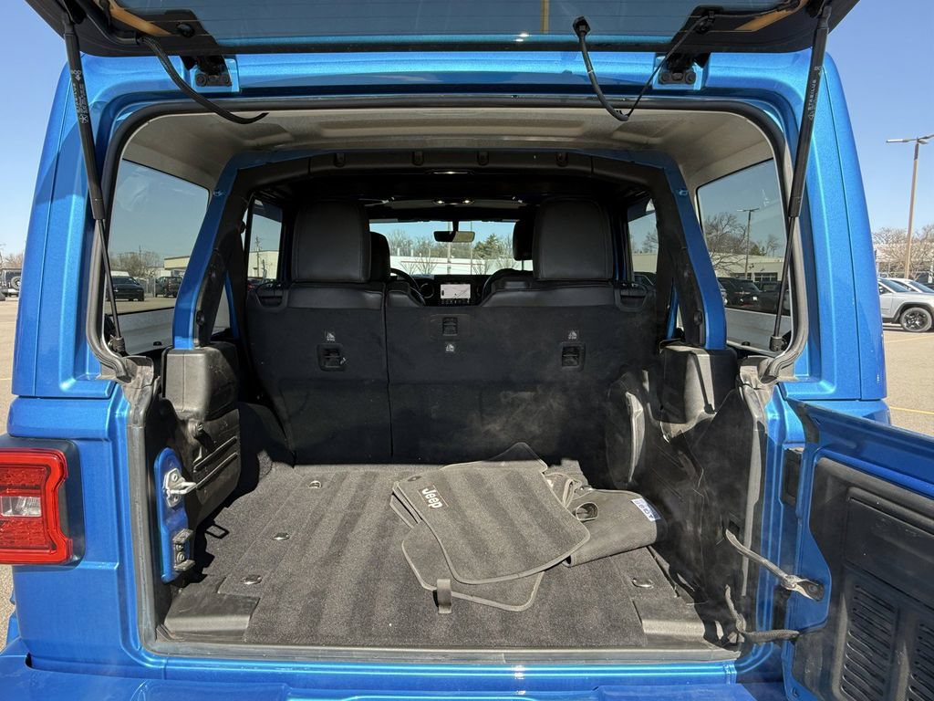 Used 2022 Jeep Wrangler Unlimited Sahara AWD/4WD image 27
