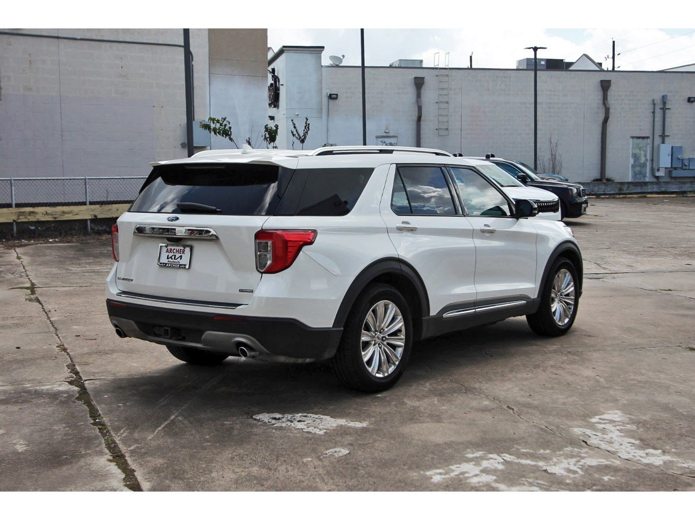 Used 2021 Ford Explorer Limited w/ Hybrid Equipment Group 310A RWD image 7