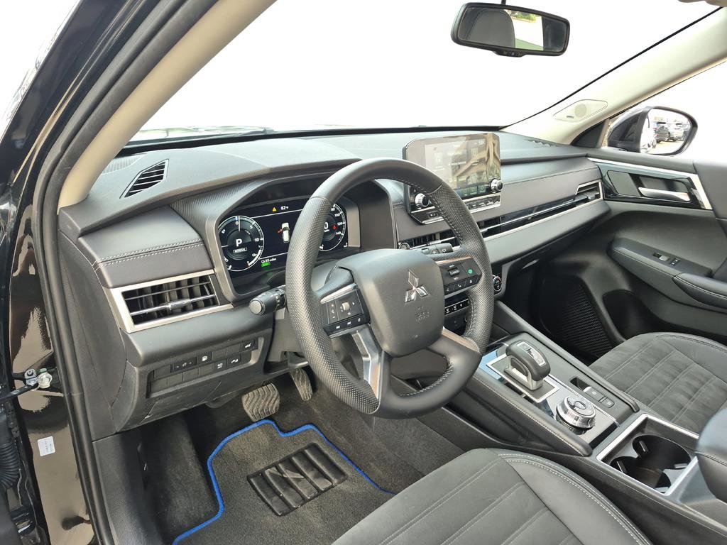 Used 2023 Mitsubishi Outlander SE image 15