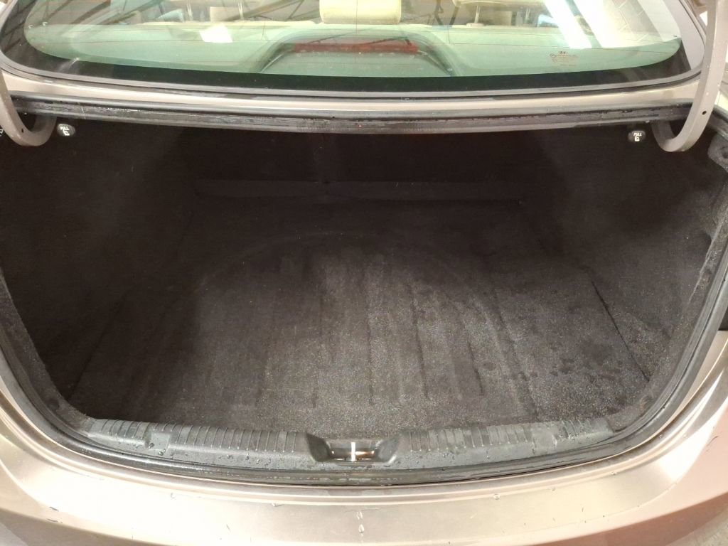 Used 2011 Hyundai Elantra GLS w/ Navigation Pkg 4 image 11