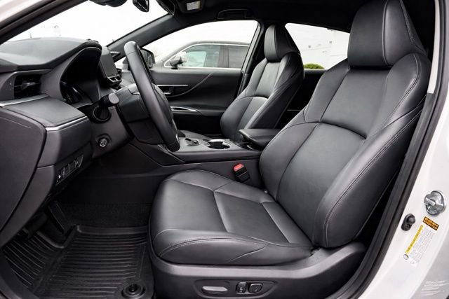 Used 2022 Toyota Venza XLE image 11