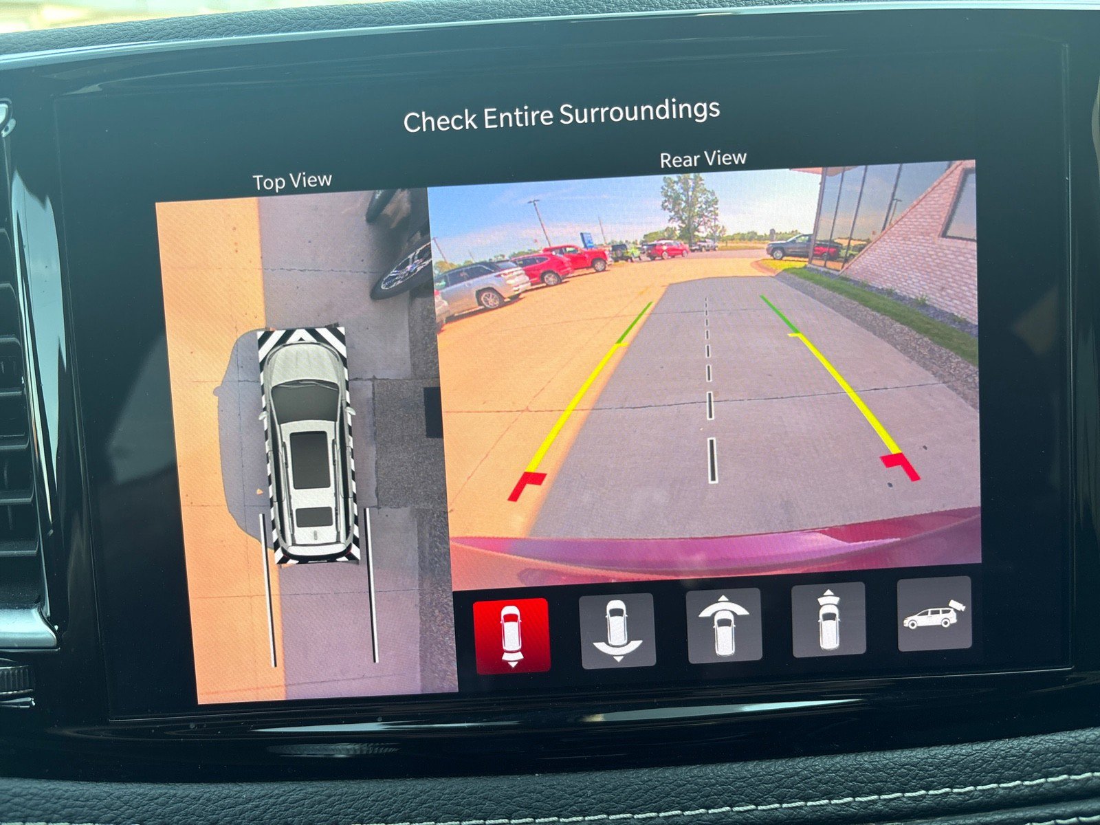Used 2021 Chrysler Pacifica Limited w/ Premium & Safety Sphere Group image 23