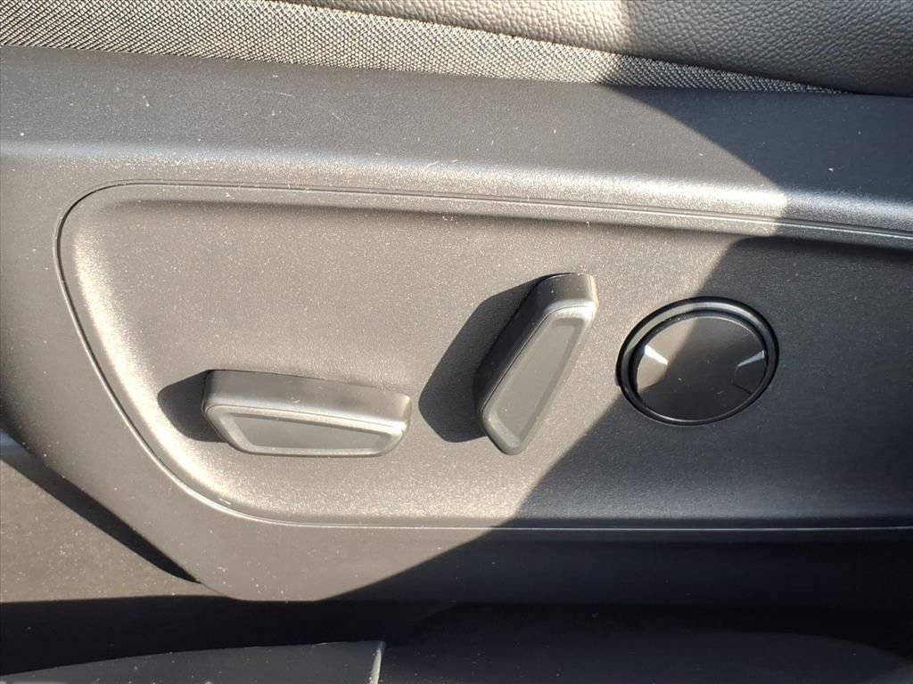 New 2026 Ford Escape SE w/ PHEV Premium Package FWD image 18