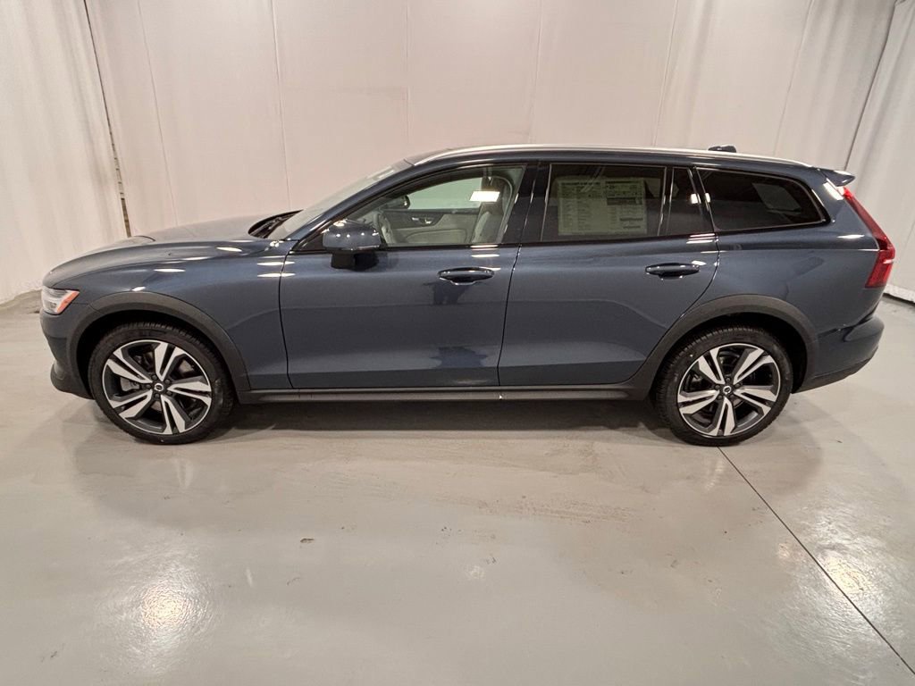 New 2026 Volvo V60 B5 Cross Country Plus w/ Protection Package Premier image 9