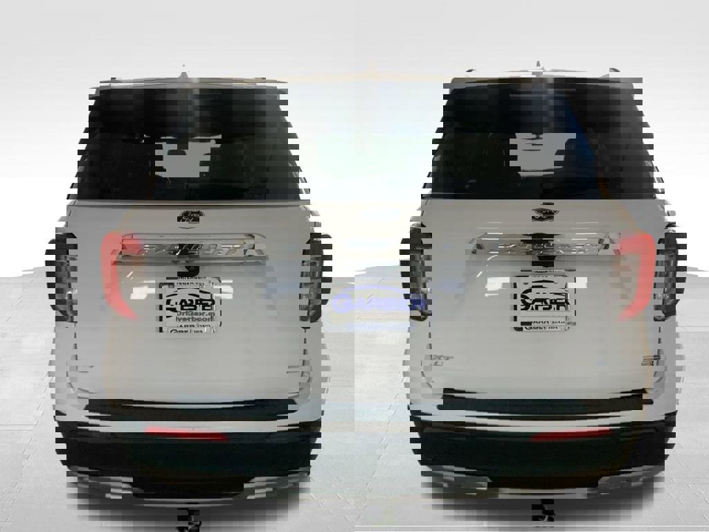 Used 2020 Ford Explorer XLT w/ Equipment Group 202A image 4