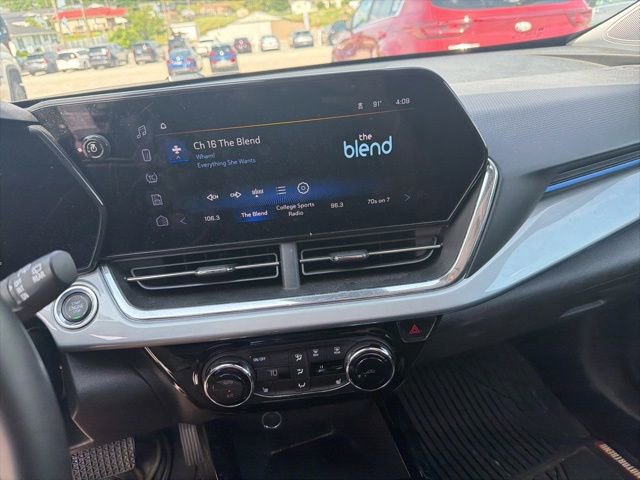 Used 2025 Chevrolet Trax LT w/ Driver Confidence Package FWD image 33