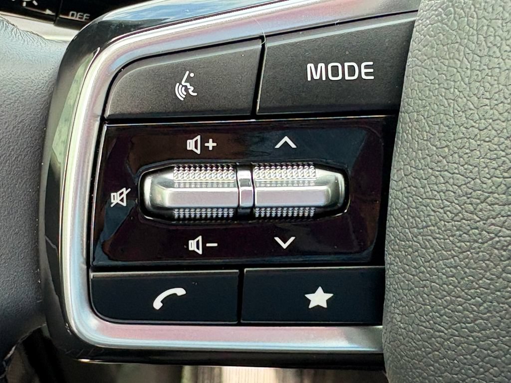 Certified 2025 Kia Sorento S w/ Panoramic Sunroof Package FWD image 24
