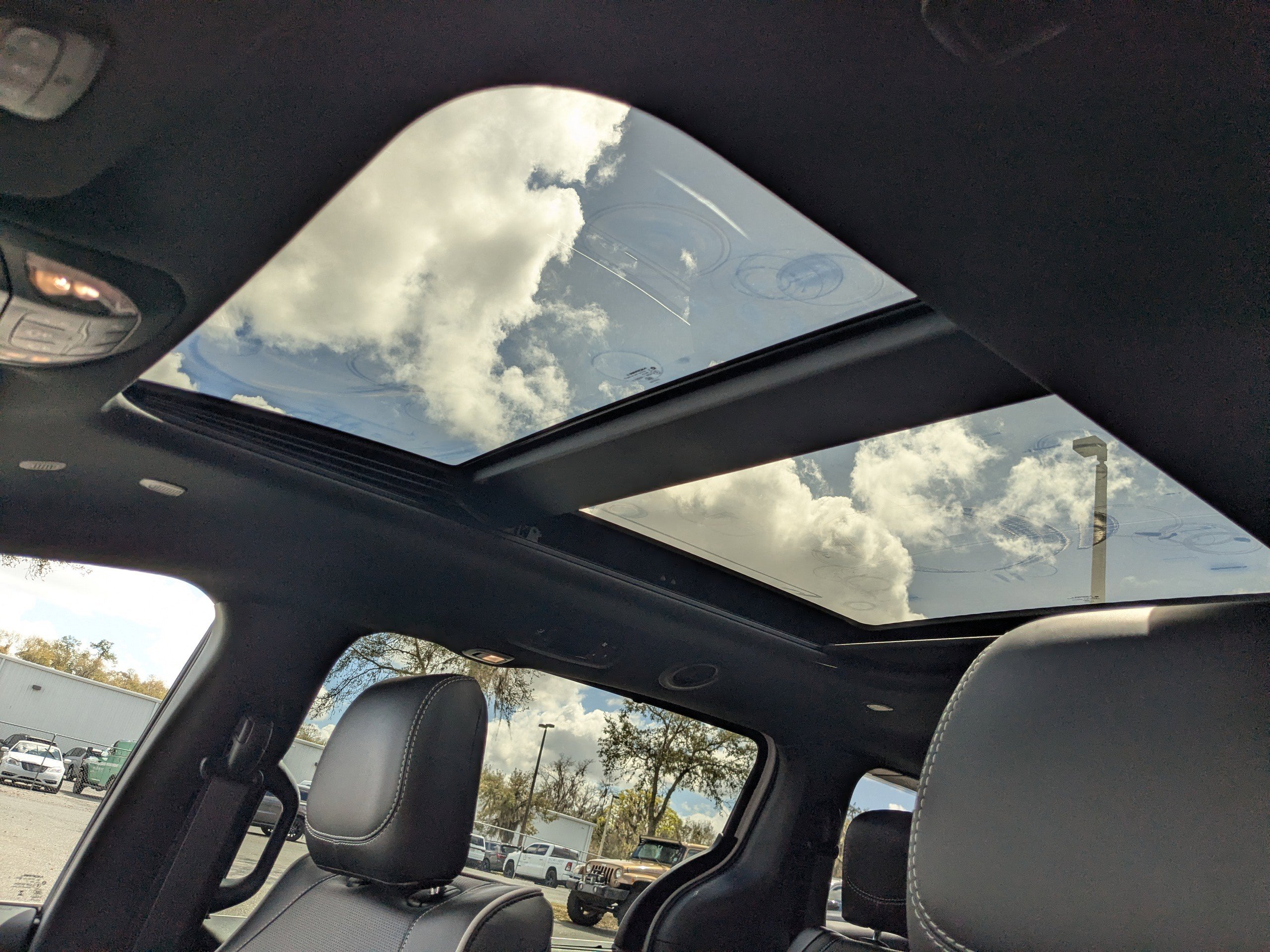 New 2026 Chrysler Pacifica Limited image 19