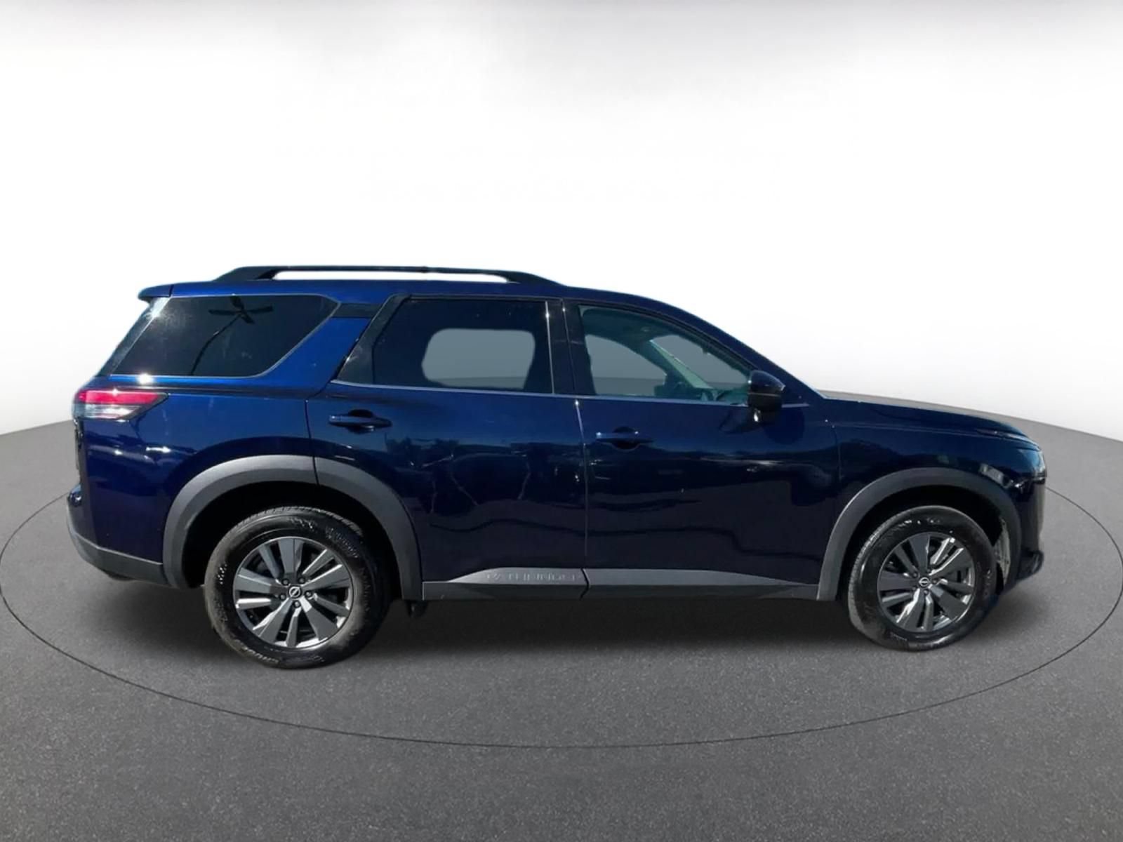 Used 2025 Nissan Pathfinder SV AWD/4WD image 13