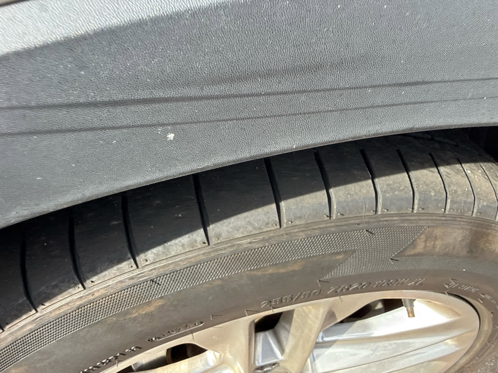 Used 2016 Ford Explorer XLT w/ Equipment Group 202A FWD image 3