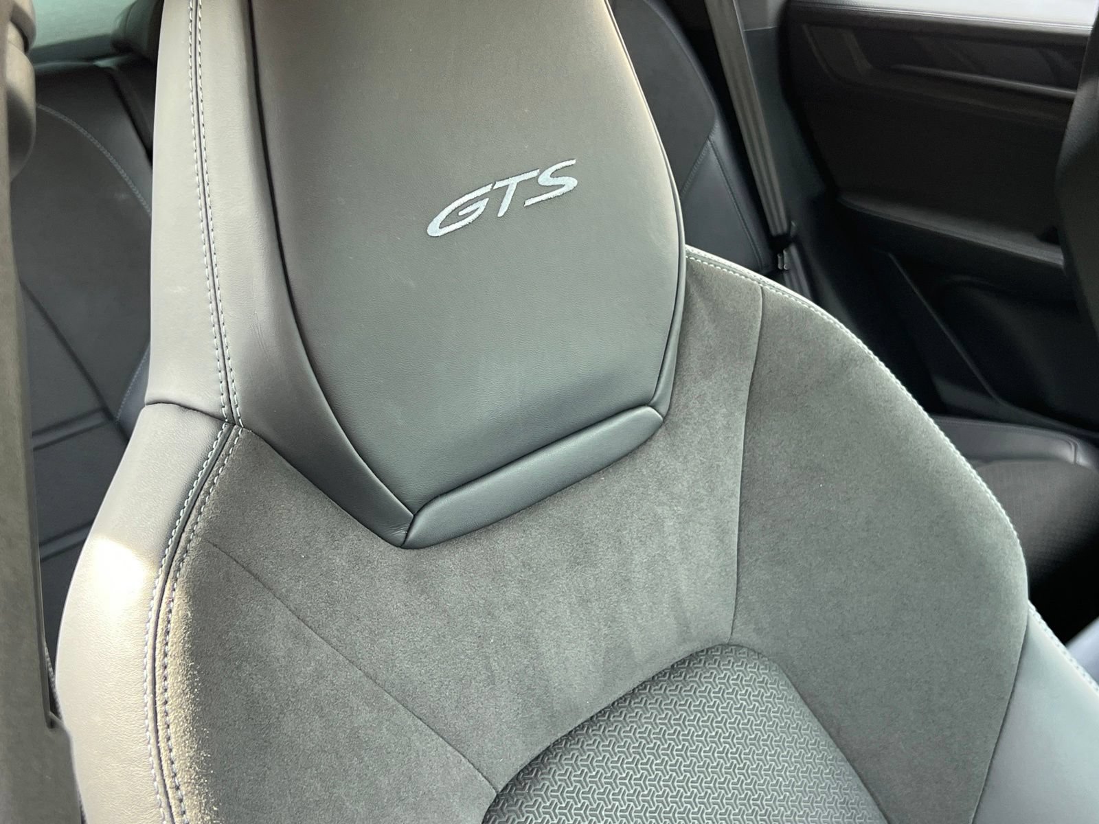 Certified 2025 Porsche Cayenne GTS AWD/4WD image 42