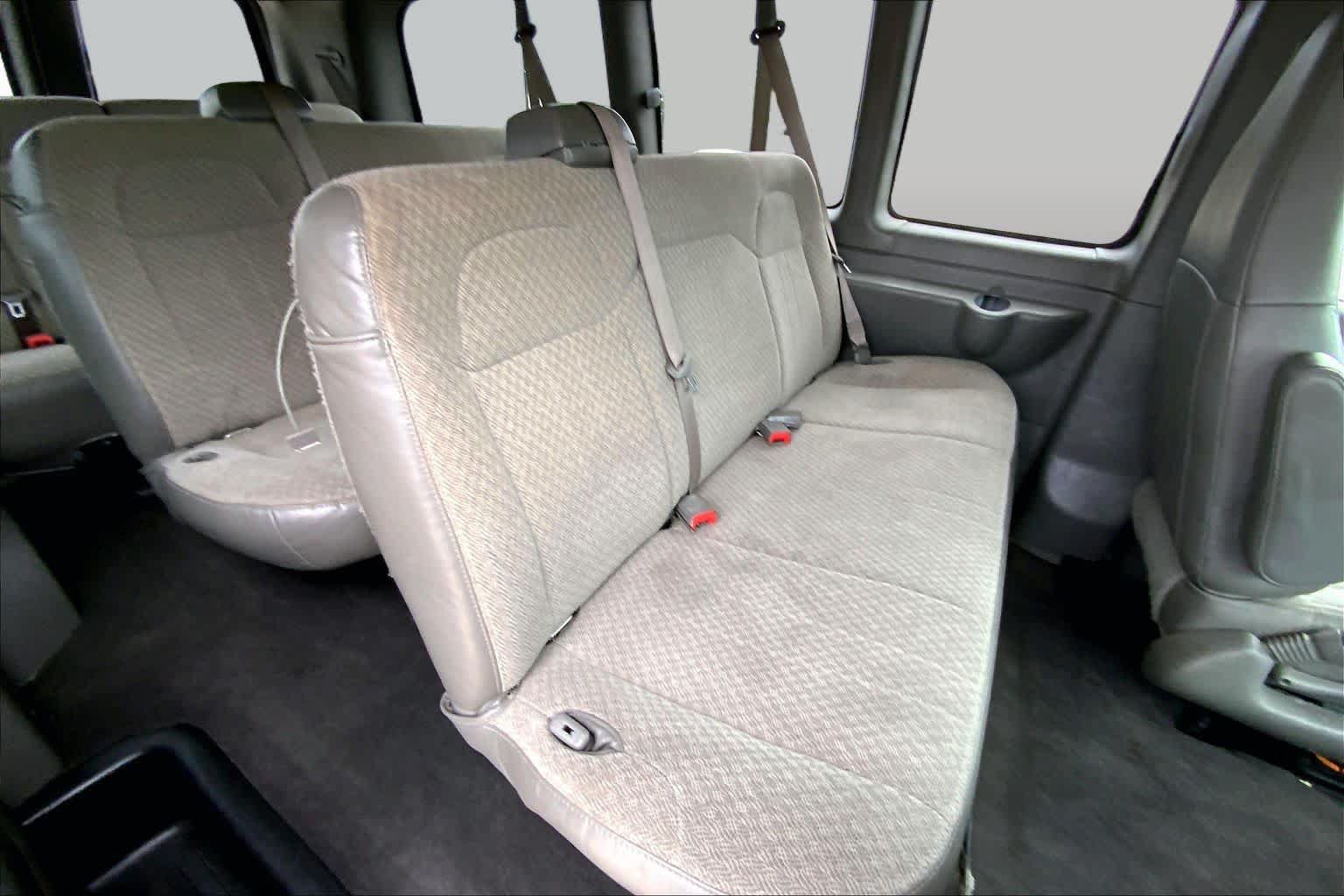 Used 2020 Chevrolet Express 2500 LT w/ LT Preferred Equipment Group RWD image 18