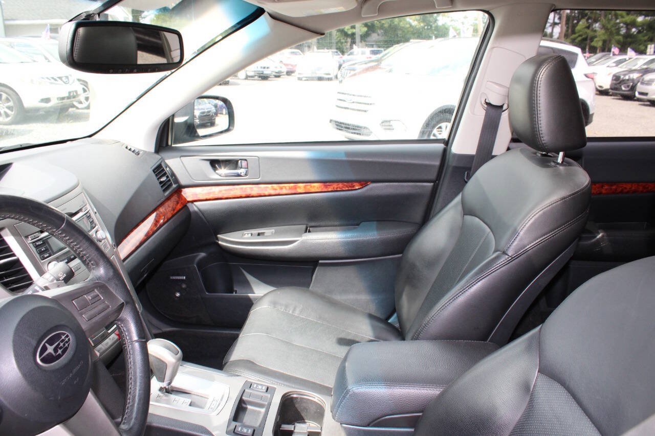 Used 2010 Subaru Outback 2.5i Limited AWD/4WD image 14