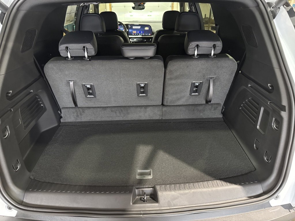 New 2026 Chevrolet Traverse LT w/ Midnight/Sport Edition image 12