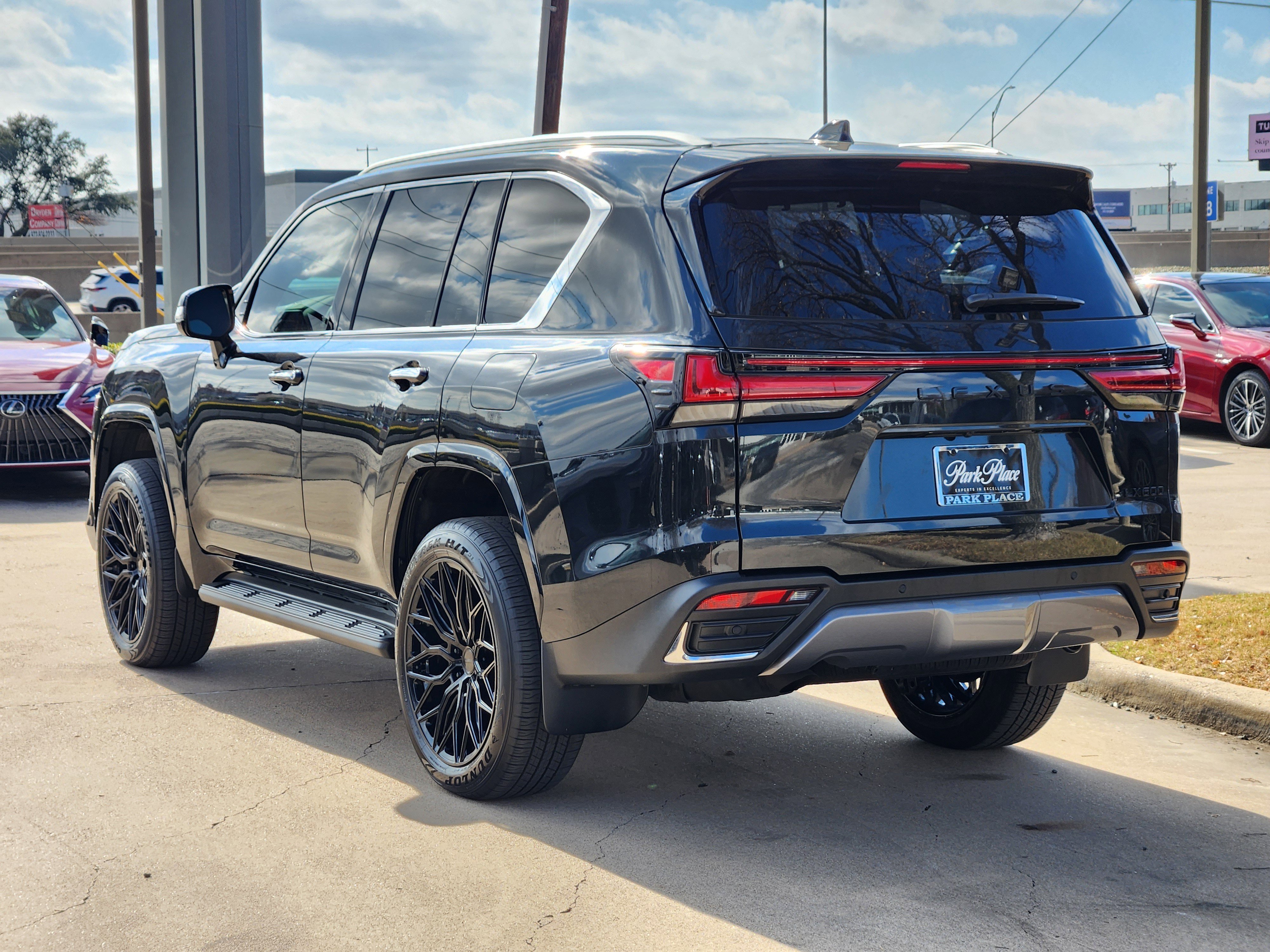 New 2025 Lexus LX 600 4WD w/ Luxury Package image 4