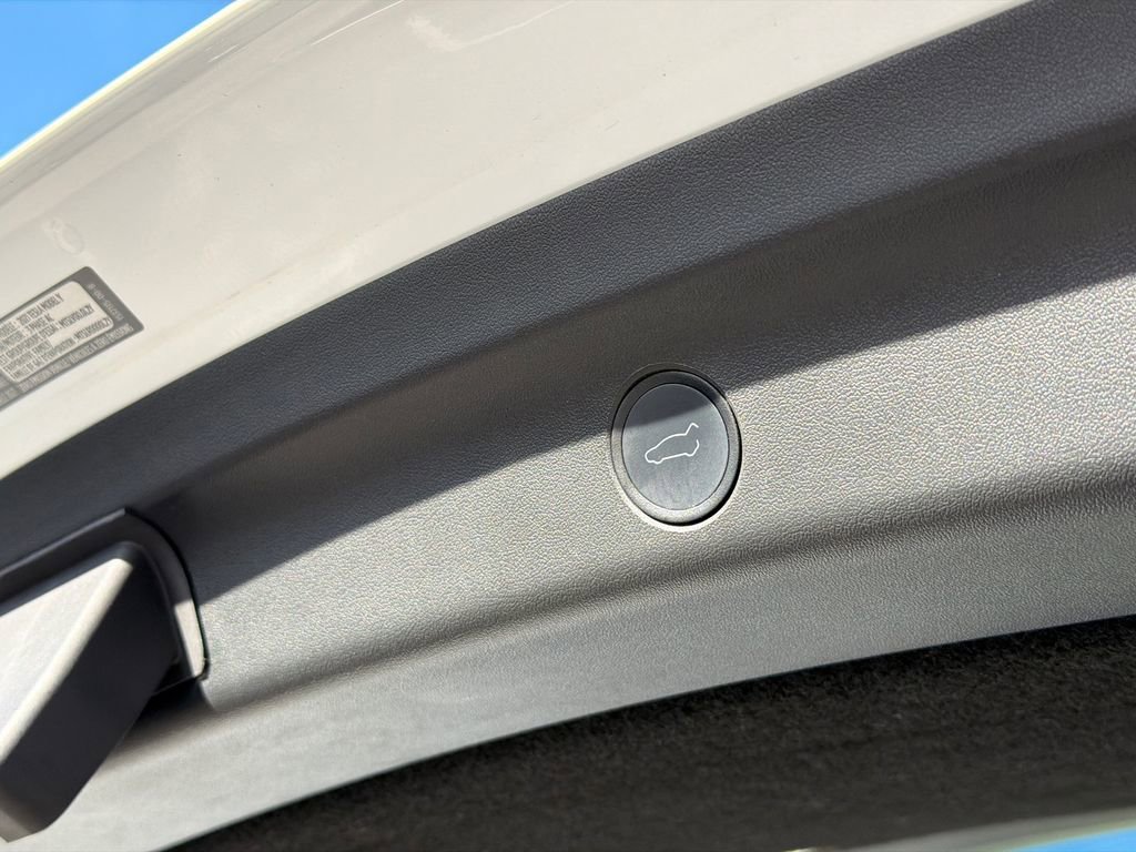 Used 2021 Tesla Model Y Long Range image 9