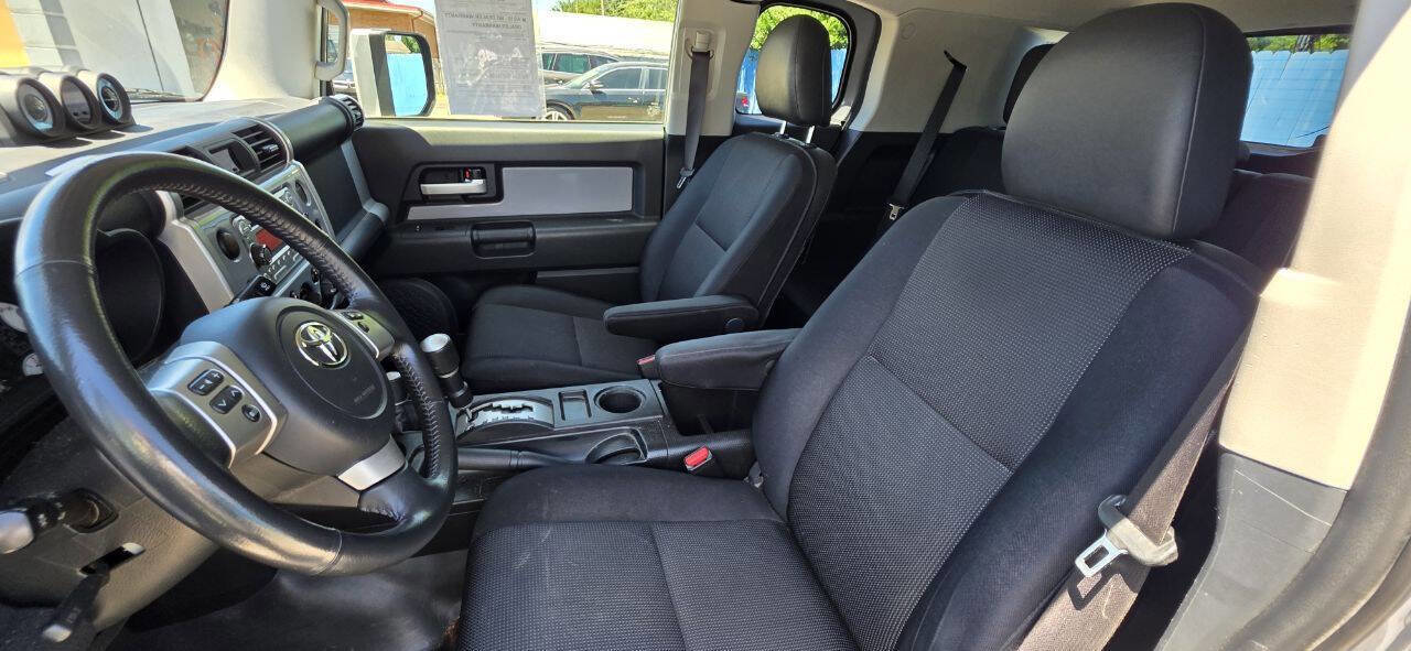 Used 2014 Toyota FJ Cruiser 4WD w/ Upgrade Package image 10