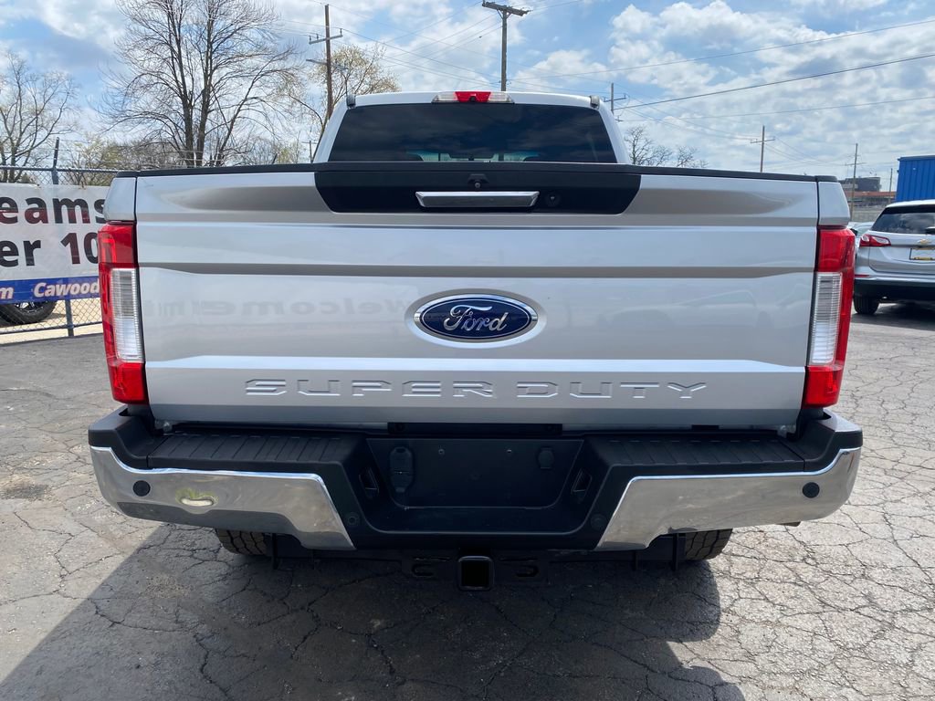 Used 2018 Ford F250 Lariat w/ Lariat Value Package AWD/4WD image 3