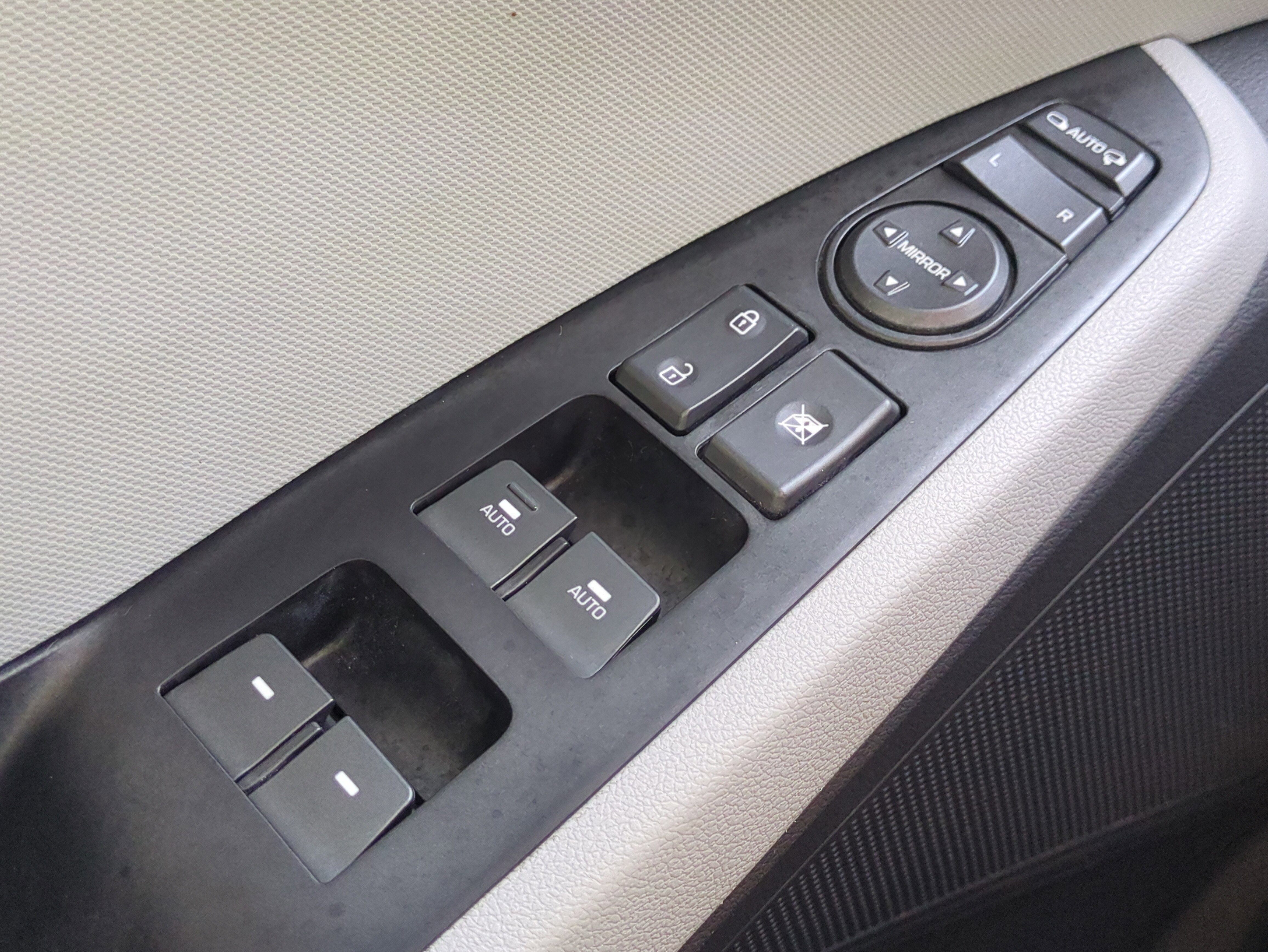 Used 2020 Hyundai Ioniq Limited image 27