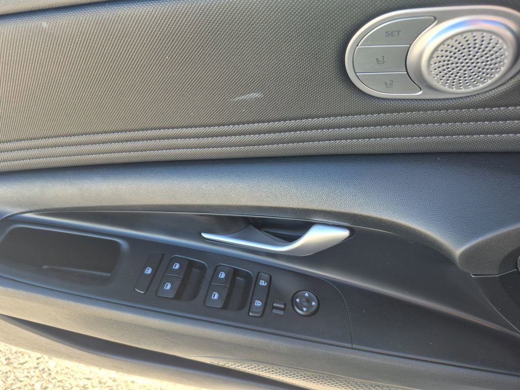 Used 2023 Hyundai Elantra Limited FWD image 8
