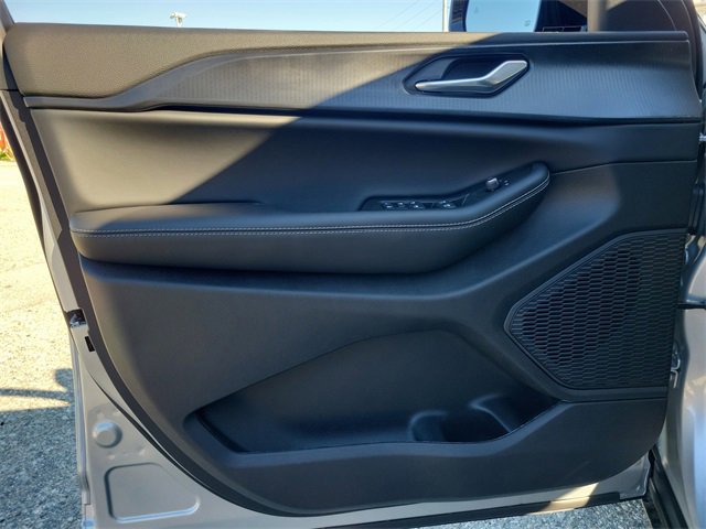 New 2025 Jeep Grand Cherokee Altitude image 16