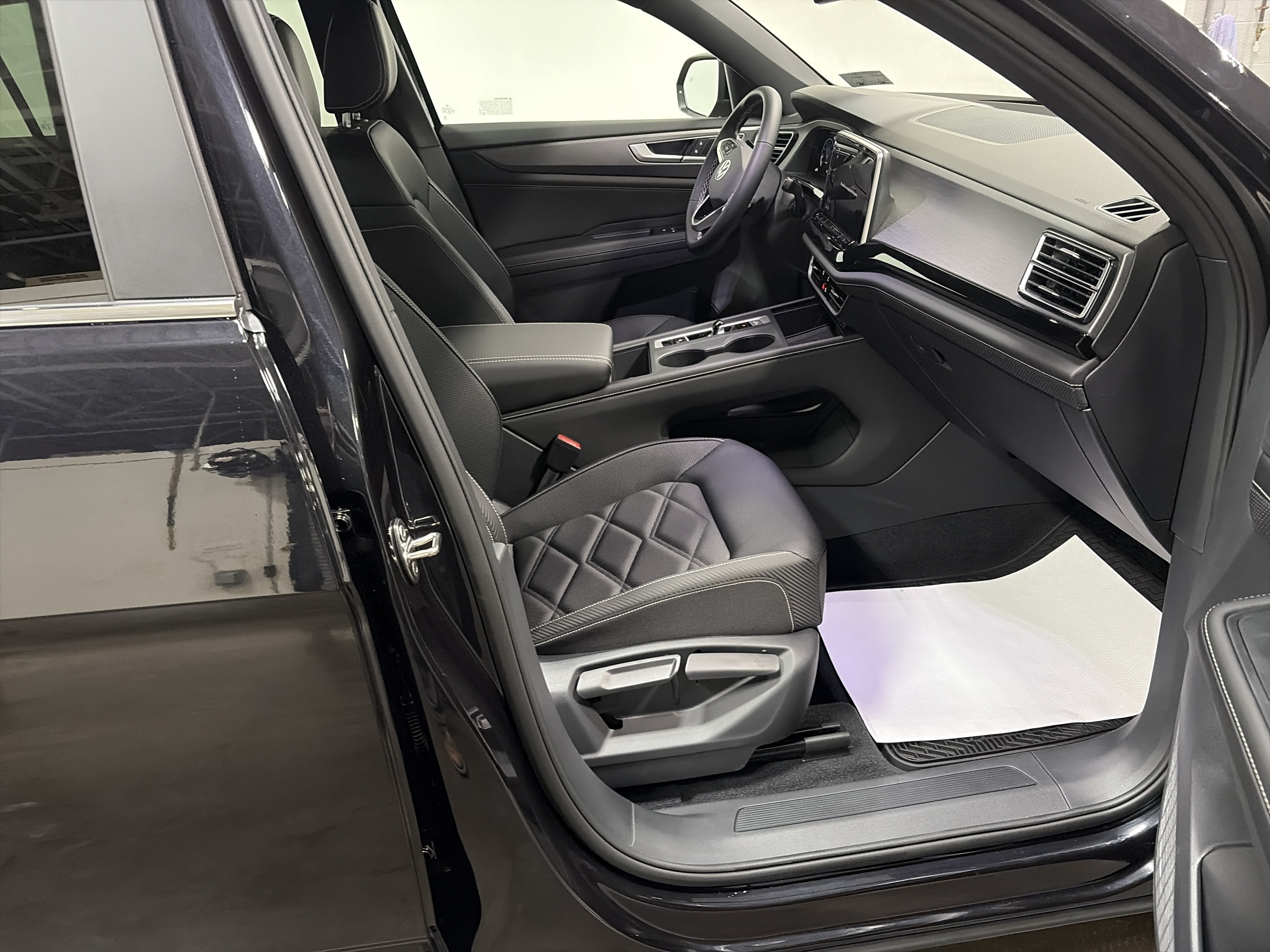 New 2026 Volkswagen Atlas Cross Sport SE AWD/4WD image 29