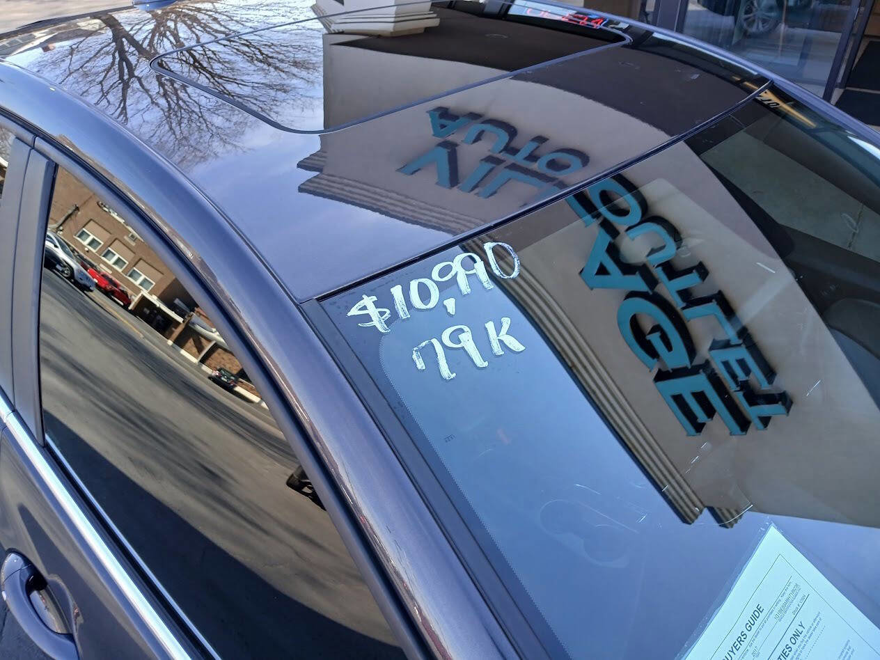 Used 2017 Chevrolet Cruze LT w/ Sun And Sound Package image 5