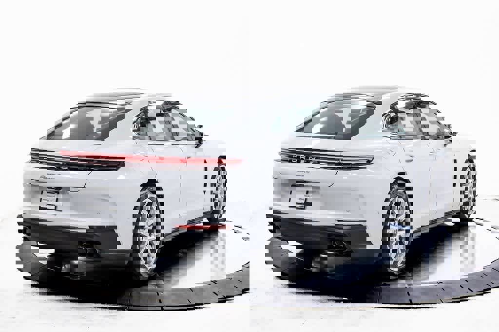 Certified 2024 Porsche Panamera 4 image 7