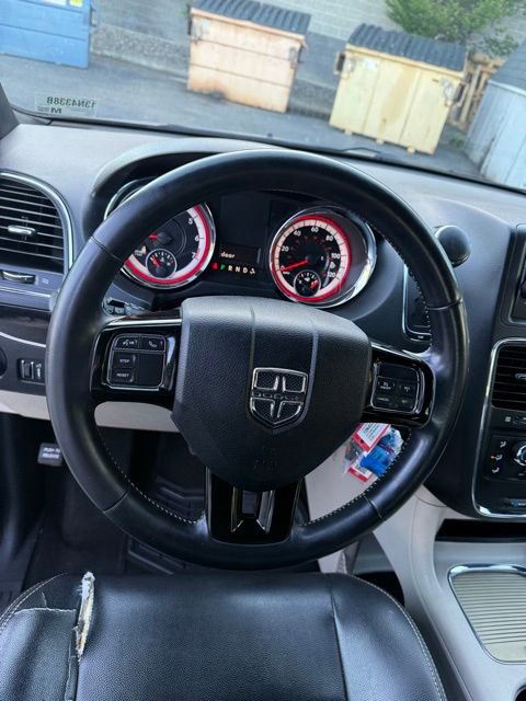 Used 2017 Dodge Grand Caravan SXT FWD image 18