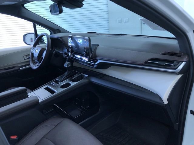 Certified 2024 Toyota Sienna Platinum image 24