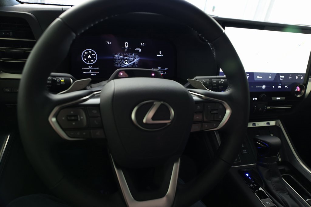 Used 2025 Lexus GX 550 w/ Accessory Package (Z1) image 23