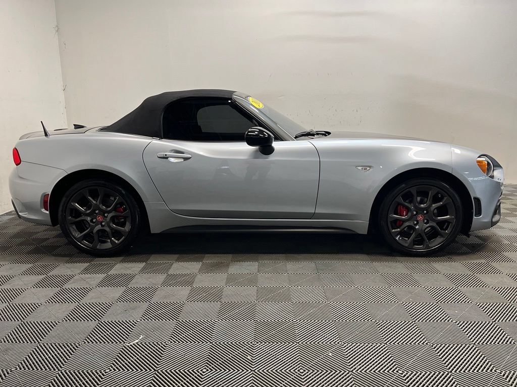 Used 2018 FIAT 124 Spider Abarth w/ Convenience Group RWD image 4