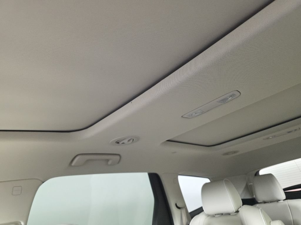 Used 2022 Buick Enclave Avenir w/ Avenir Technology Package AWD/4WD image 28