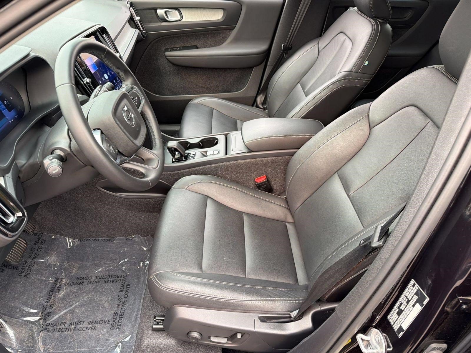 Used 2025 Volvo XC40 B5 Core AWD/4WD image 5