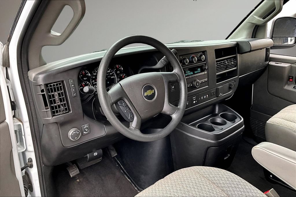 Used 2025 Chevrolet Express 3500 LT w/ LT Preferred Equipment Group RWD image 17