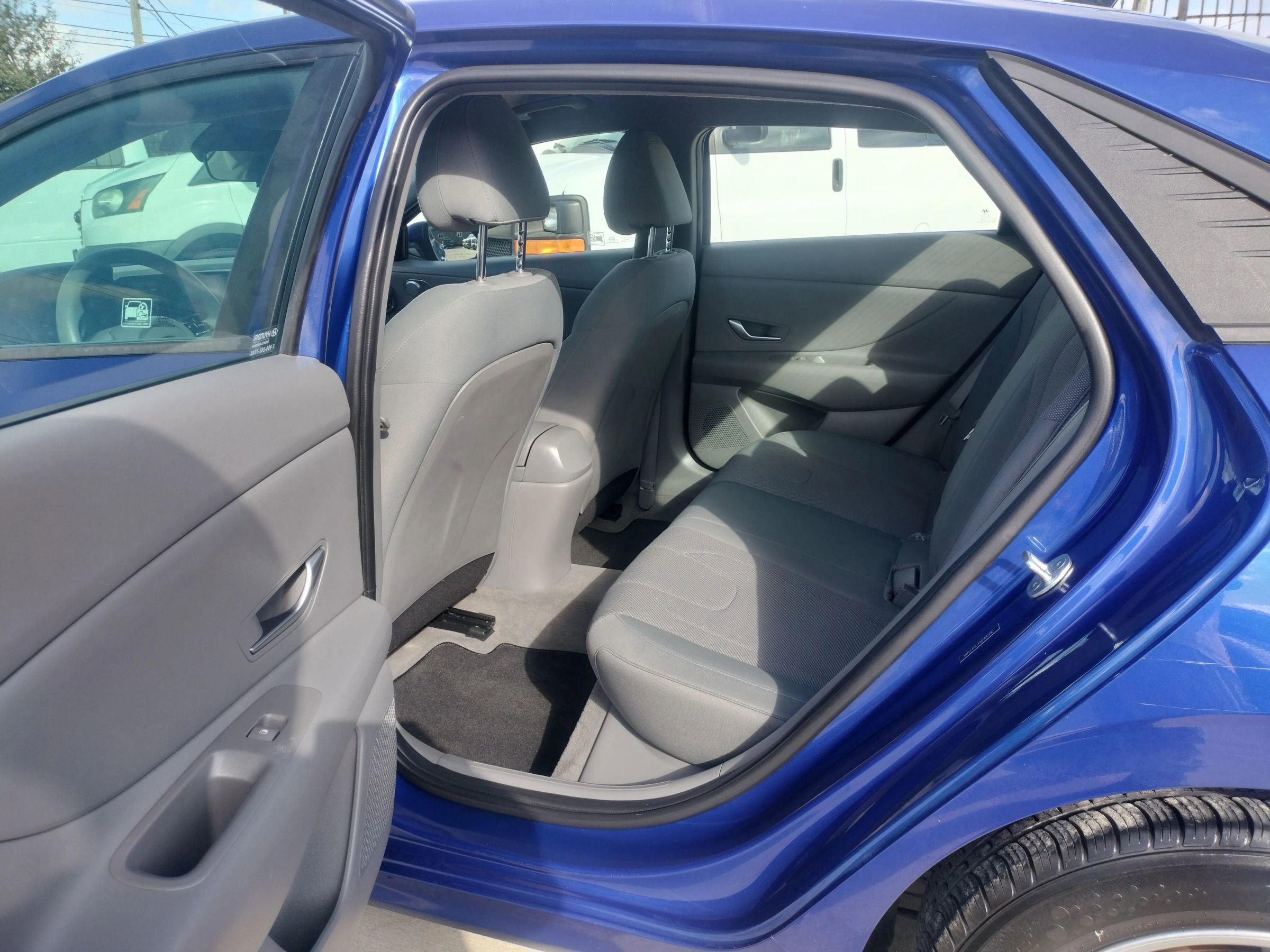 Used 2021 Hyundai Elantra SE image 25