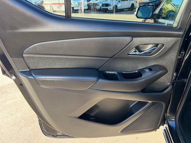 Used 2023 Chevrolet Traverse LT FWD image 16