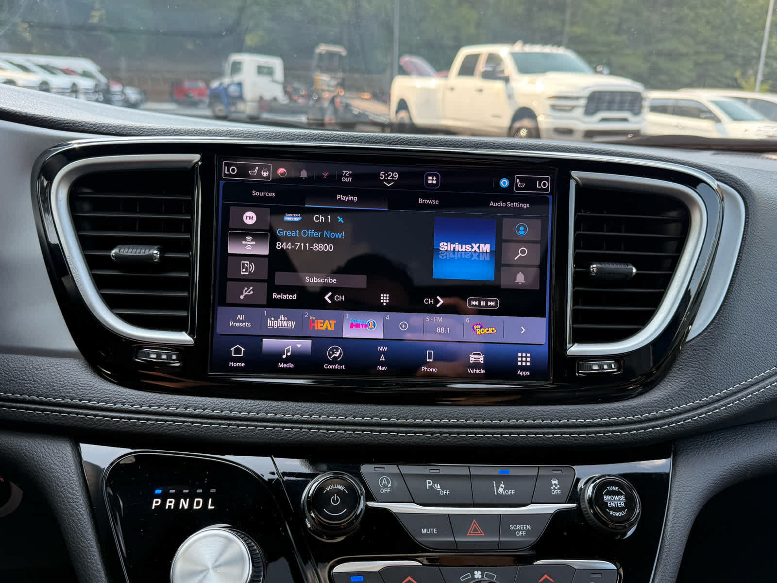 Used 2025 Chrysler Pacifica Limited FWD image 17
