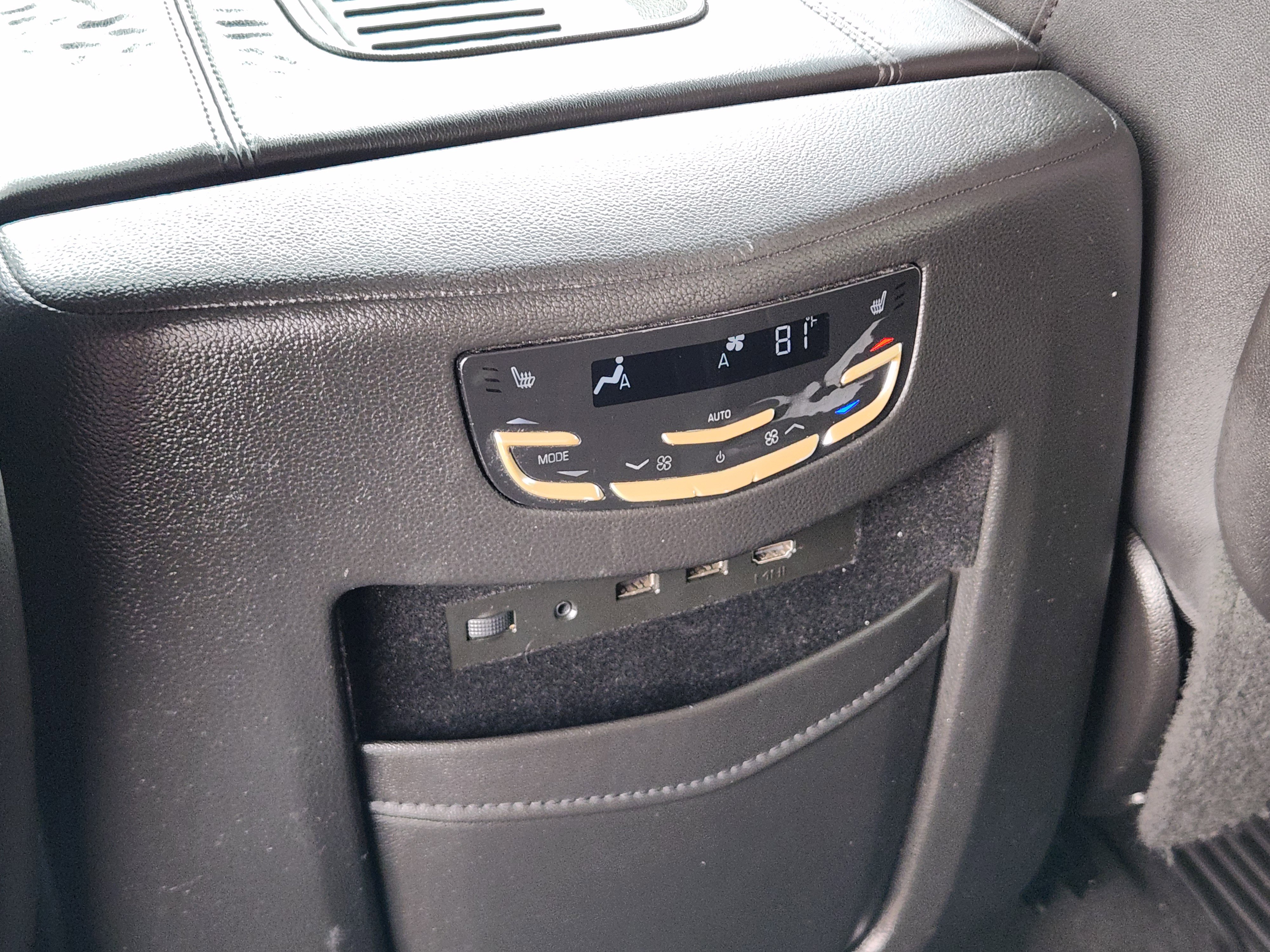 Used 2018 Cadillac Escalade ESV Premium Luxury AWD/4WD image 38