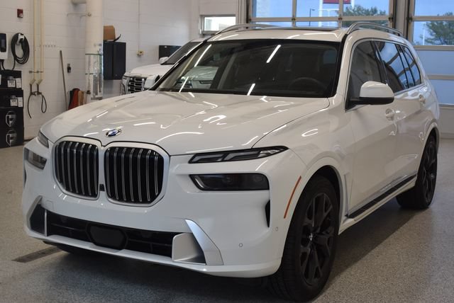 Used 2026 BMW X7 xDrive40i AWD/4WD image 9