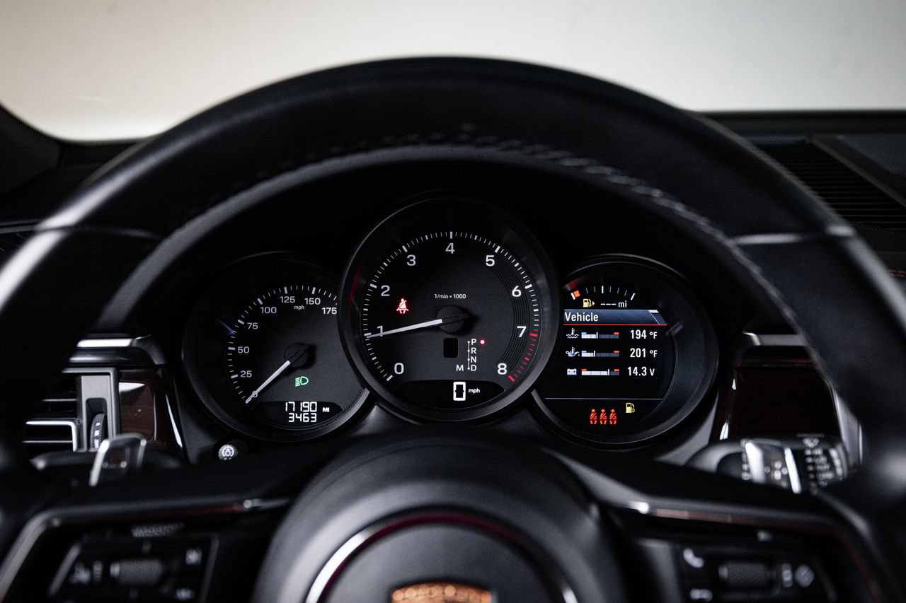 Certified 2023 Porsche Macan AWD/4WD image 15