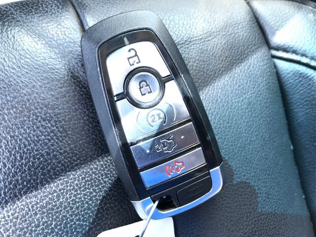 Used 2019 Ford Edge Titanium w/ Cold Weather Package AWD/4WD image 26